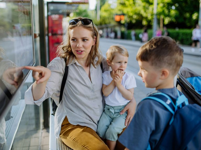 OWLmobil App · Für Mobilität in den Kreisen Minden-Lübbecke, Herford und Gütersloh · ÖPNV · Tickets & Tarife